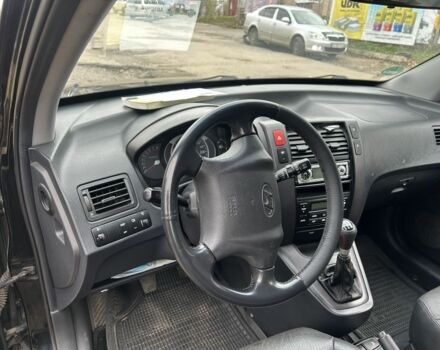 Черный Хендай Туксон, объемом двигателя 2 л и пробегом 159 тыс. км за 8650 $, фото 5 на Automoto.ua