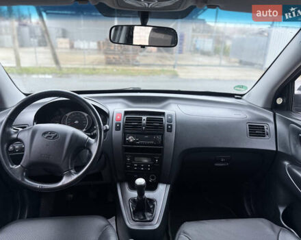 Черный Хендай Туксон, объемом двигателя 1.98 л и пробегом 231 тыс. км за 7750 $, фото 20 на Automoto.ua