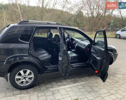 Черный Хендай Туксон, объемом двигателя 1.99 л и пробегом 290 тыс. км за 7700 $, фото 17 на Automoto.ua