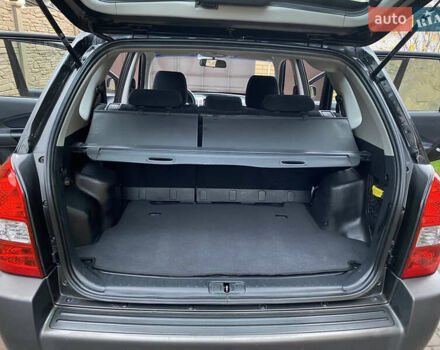 Черный Хендай Туксон, объемом двигателя 1.99 л и пробегом 186 тыс. км за 9400 $, фото 15 на Automoto.ua