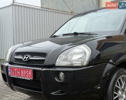 Черный Хендай Туксон, объемом двигателя 1.98 л и пробегом 231 тыс. км за 7750 $, фото 10 на Automoto.ua