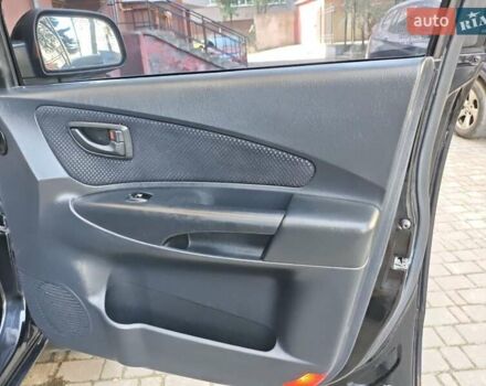 Черный Хендай Туксон, объемом двигателя 2 л и пробегом 247 тыс. км за 6300 $, фото 2 на Automoto.ua