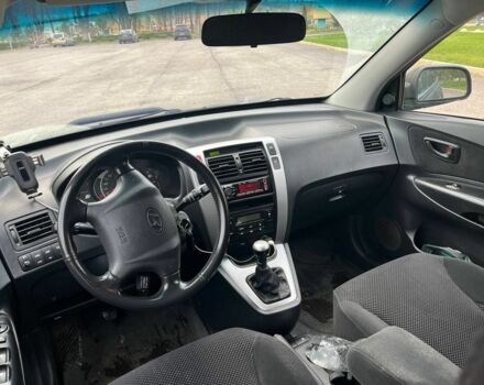 Черный Хендай Туксон, объемом двигателя 2 л и пробегом 397 тыс. км за 3900 $, фото 5 на Automoto.ua