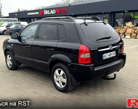 Черный Хендай Туксон, объемом двигателя 2 л и пробегом 200 тыс. км за 7800 $, фото 4 на Automoto.ua