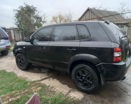 Черный Хендай Туксон, объемом двигателя 2 л и пробегом 395 тыс. км за 4500 $, фото 10 на Automoto.ua