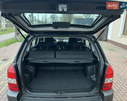 Черный Хендай Туксон, объемом двигателя 1.98 л и пробегом 227 тыс. км за 6900 $, фото 18 на Automoto.ua