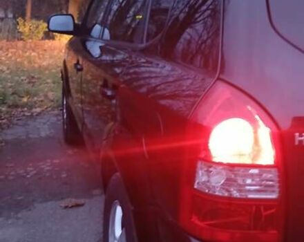 Черный Хендай Туксон, объемом двигателя 1.98 л и пробегом 320 тыс. км за 6300 $, фото 7 на Automoto.ua