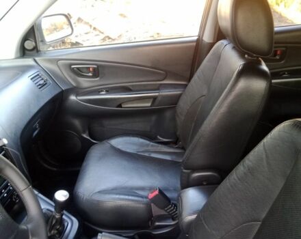 Черный Хендай Туксон, объемом двигателя 2 л и пробегом 203 тыс. км за 7500 $, фото 5 на Automoto.ua