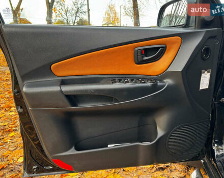 Черный Хендай Туксон, объемом двигателя 2 л и пробегом 210 тыс. км за 7990 $, фото 10 на Automoto.ua