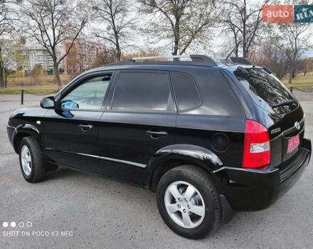 Черный Хендай Туксон, объемом двигателя 2 л и пробегом 237 тыс. км за 7999 $, фото 1 на Automoto.ua