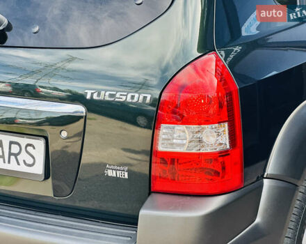 Черный Хендай Туксон, объемом двигателя 0 л и пробегом 202 тыс. км за 8200 $, фото 5 на Automoto.ua