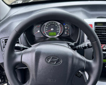 Черный Хендай Туксон, объемом двигателя 2 л и пробегом 201 тыс. км за 7750 $, фото 37 на Automoto.ua