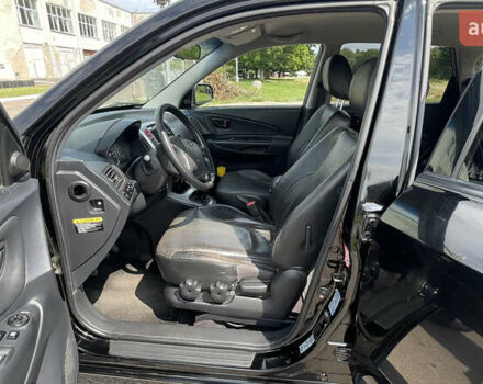 Черный Хендай Туксон, объемом двигателя 2 л и пробегом 236 тыс. км за 6950 $, фото 8 на Automoto.ua