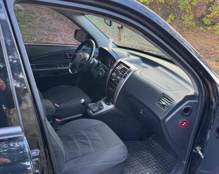 Черный Хендай Туксон, объемом двигателя 2 л и пробегом 210 тыс. км за 7200 $, фото 7 на Automoto.ua