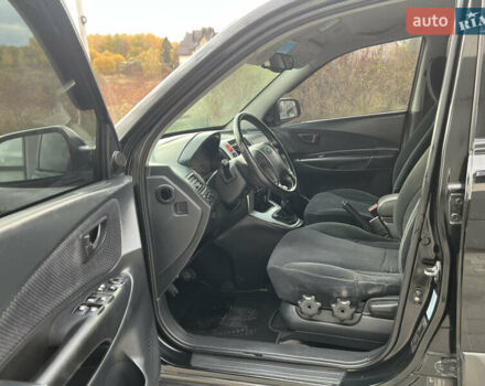 Хендай Туксон 2006 у Тернополі на Automoto.ua Чорний Хендай Туксон, об'ємом двигуна 2 л та пробігом 240 тис. км за 6699 $, фото 29 на Automoto.ua