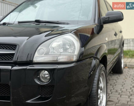 Черный Хендай Туксон, объемом двигателя 1.98 л и пробегом 231 тыс. км за 7750 $, фото 11 на Automoto.ua