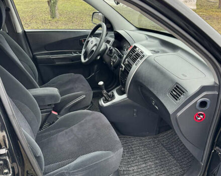 Черный Хендай Туксон, объемом двигателя 2 л и пробегом 201 тыс. км за 7750 $, фото 49 на Automoto.ua