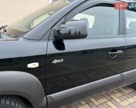 Черный Хендай Туксон, объемом двигателя 1.98 л и пробегом 227 тыс. км за 6900 $, фото 8 на Automoto.ua