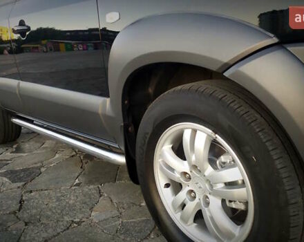 Черный Хендай Туксон, объемом двигателя 2 л и пробегом 230 тыс. км за 8600 $, фото 59 на Automoto.ua