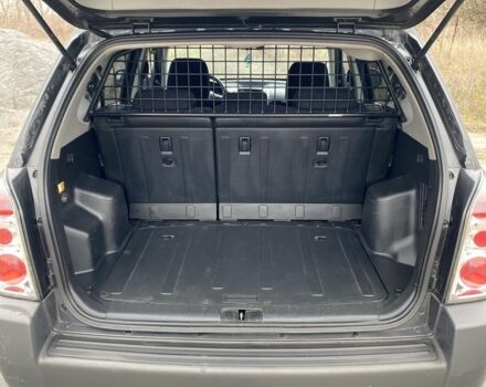 Черный Хендай Туксон, объемом двигателя 2 л и пробегом 330 тыс. км за 4350 $, фото 17 на Automoto.ua