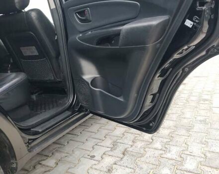 Черный Хендай Туксон, объемом двигателя 2.7 л и пробегом 280 тыс. км за 7200 $, фото 4 на Automoto.ua