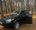 Черный Хендай Туксон, объемом двигателя 2 л и пробегом 240 тыс. км за 8800 $, фото 6 на Automoto.ua