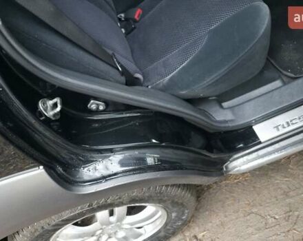 Чорний Хендай Туксон, об'ємом двигуна 2 л та пробігом 207 тис. км за 8200 $, фото 20 на Automoto.ua