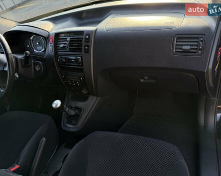 Черный Хендай Туксон, объемом двигателя 2 л и пробегом 270 тыс. км за 8200 $, фото 12 на Automoto.ua