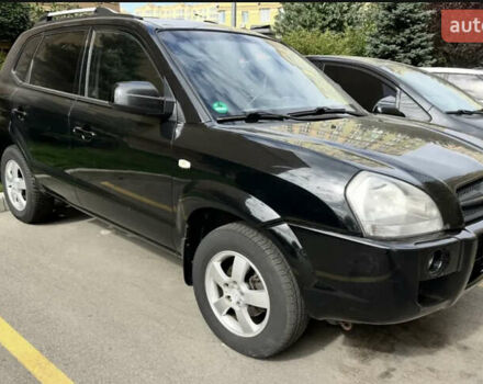 Черный Хендай Туксон, объемом двигателя 1.98 л и пробегом 273 тыс. км за 6100 $, фото 4 на Automoto.ua
