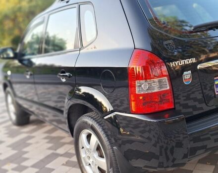 Чорний Хендай Туксон, об'ємом двигуна 2 л та пробігом 190 тис. км за 8300 $, фото 5 на Automoto.ua