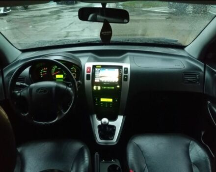 Черный Хендай Туксон, объемом двигателя 2 л и пробегом 240 тыс. км за 2700 $, фото 7 на Automoto.ua