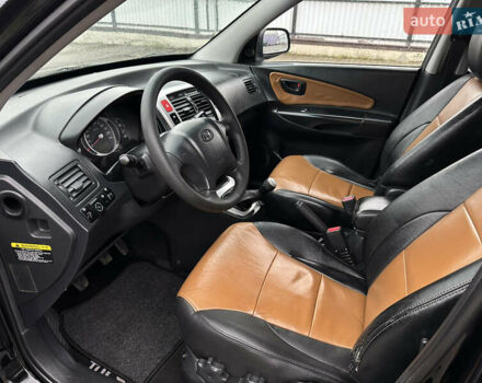 Чорний Хендай Туксон, об'ємом двигуна 2 л та пробігом 230 тис. км за 6850 $, фото 11 на Automoto.ua