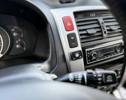 Черный Хендай Туксон, объемом двигателя 1.98 л и пробегом 230 тыс. км за 7750 $, фото 5 на Automoto.ua