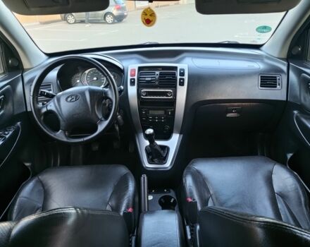 Черный Хендай Туксон, объемом двигателя 2 л и пробегом 192 тыс. км за 7950 $, фото 8 на Automoto.ua