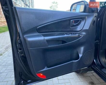 Черный Хендай Туксон, объемом двигателя 1.98 л и пробегом 286 тыс. км за 7300 $, фото 23 на Automoto.ua