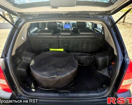 Чорний Хендай Туксон, об'ємом двигуна 2 л та пробігом 350 тис. км за 7500 $, фото 4 на Automoto.ua