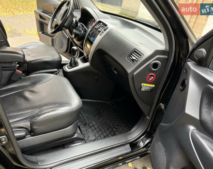 Черный Хендай Туксон, объемом двигателя 1.98 л и пробегом 99 тыс. км за 8999 $, фото 15 на Automoto.ua