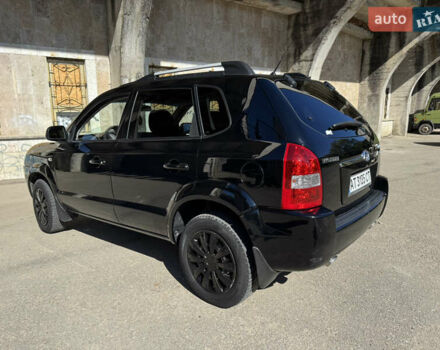 Черный Хендай Туксон, объемом двигателя 2 л и пробегом 189 тыс. км за 8250 $, фото 21 на Automoto.ua