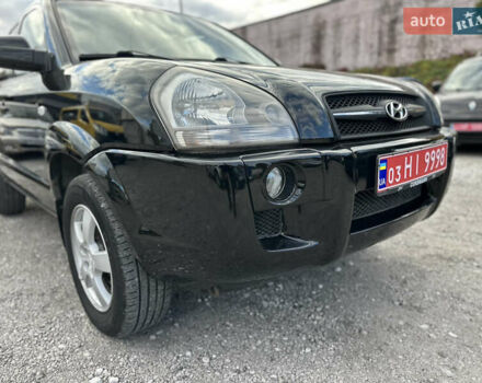 Чорний Хендай Туксон, об'ємом двигуна 2 л та пробігом 180 тис. км за 7999 $, фото 6 на Automoto.ua