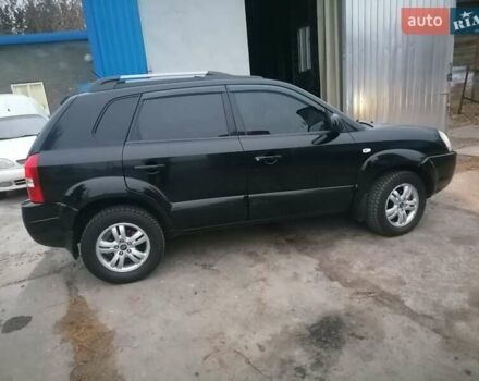 Черный Хендай Туксон, объемом двигателя 1.98 л и пробегом 238 тыс. км за 8400 $, фото 4 на Automoto.ua