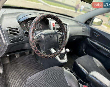 Черный Хендай Туксон, объемом двигателя 2 л и пробегом 300 тыс. км за 7350 $, фото 69 на Automoto.ua