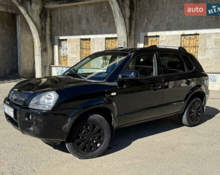 Черный Хендай Туксон, объемом двигателя 2 л и пробегом 189 тыс. км за 8250 $, фото 27 на Automoto.ua