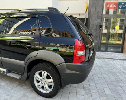 Чорний Хендай Туксон, об'ємом двигуна 1.98 л та пробігом 190 тис. км за 8200 $, фото 3 на Automoto.ua