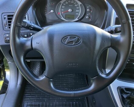 Черный Хендай Туксон, объемом двигателя 2 л и пробегом 197 тыс. км за 8400 $, фото 4 на Automoto.ua