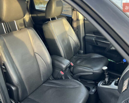 Черный Хендай Туксон, объемом двигателя 1.98 л и пробегом 243 тыс. км за 8500 $, фото 28 на Automoto.ua