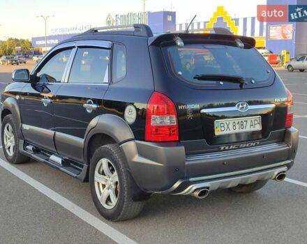 Черный Хендай Туксон, объемом двигателя 2 л и пробегом 280 тыс. км за 6700 $, фото 6 на Automoto.ua