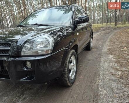 Черный Хендай Туксон, объемом двигателя 2 л и пробегом 198 тыс. км за 7800 $, фото 6 на Automoto.ua