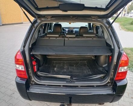 Черный Хендай Туксон, объемом двигателя 2 л и пробегом 192 тыс. км за 7950 $, фото 12 на Automoto.ua