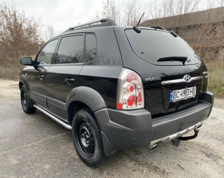 Черный Хендай Туксон, объемом двигателя 2 л и пробегом 330 тыс. км за 4350 $, фото 5 на Automoto.ua