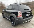 Черный Хендай Туксон, объемом двигателя 2 л и пробегом 330 тыс. км за 4350 $, фото 5 на Automoto.ua